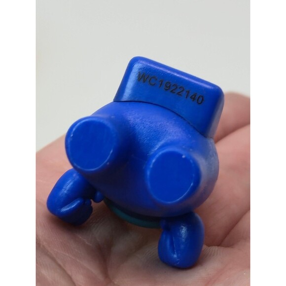 Among Us Blue Crewmate Mini Figures 2" White Toilet Paper Hat Series 2 Toikido - Picture 4 of 5